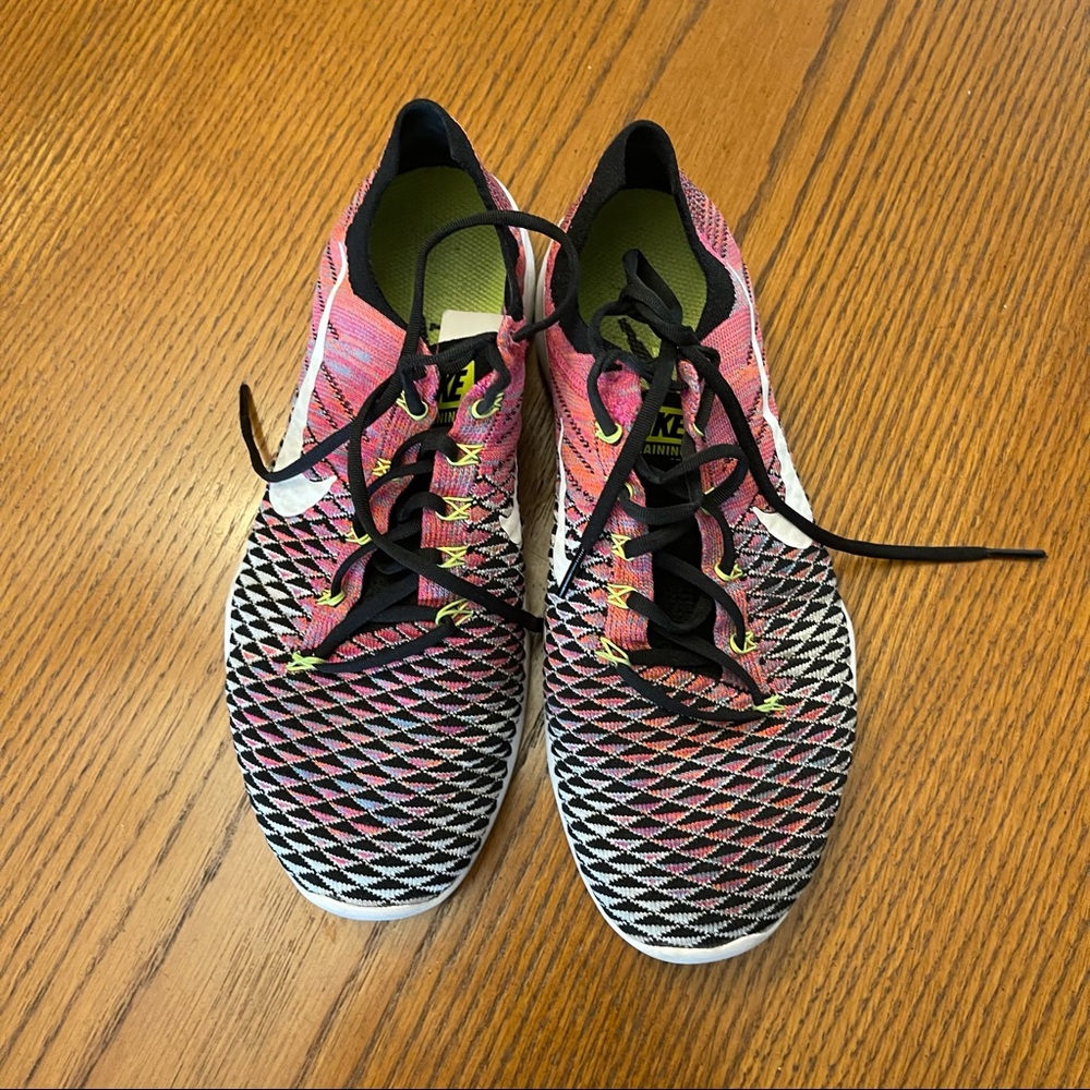 Nike free woman’s sz 8.5